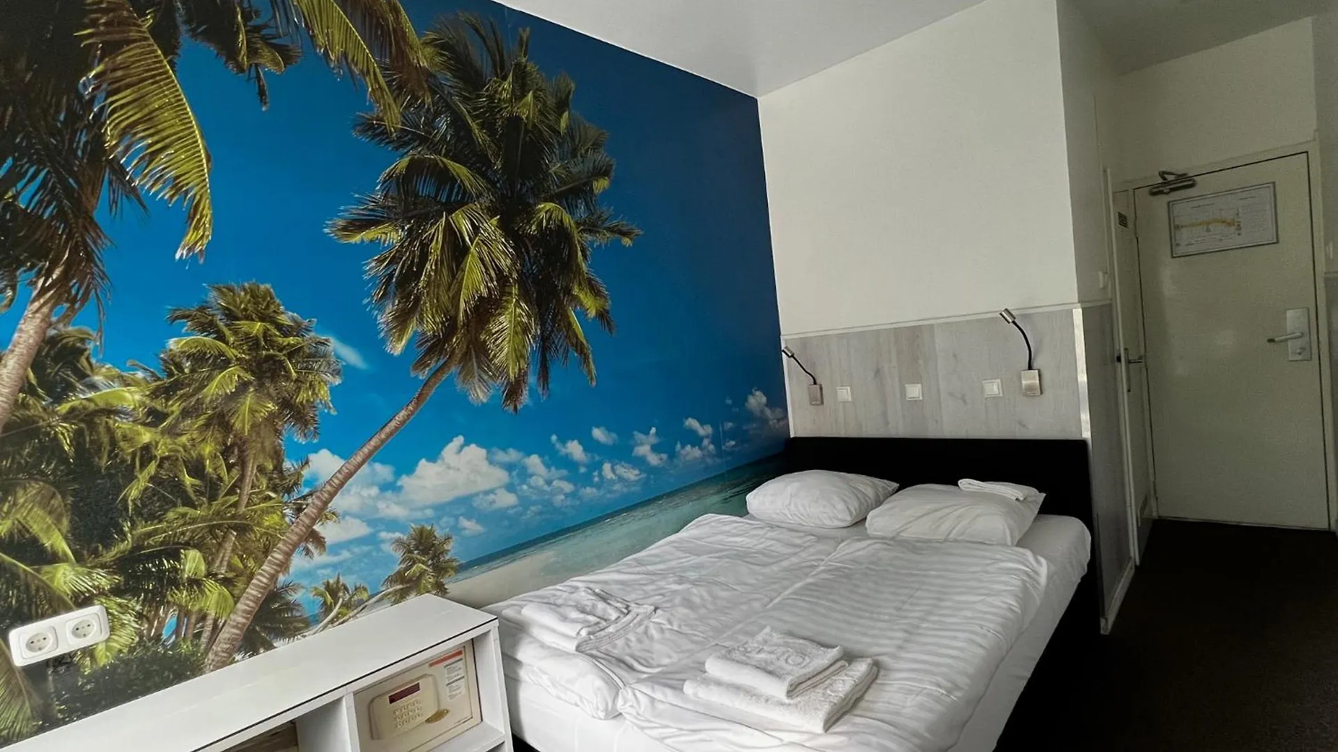 Budget Trianon Hotel Амстердам